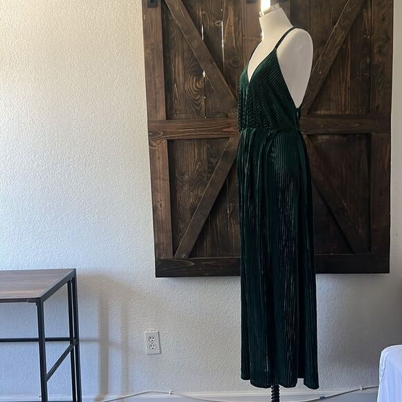 NWT Simplee High Slit Backless Cross Strap Evening Gown - Picture 6 of 11